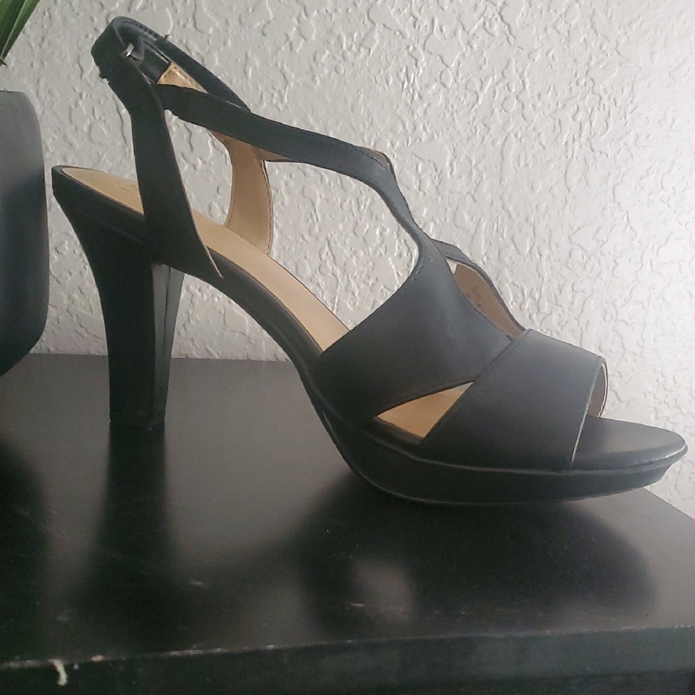 Naturalizer Black Strappy Heels with Platform Sole